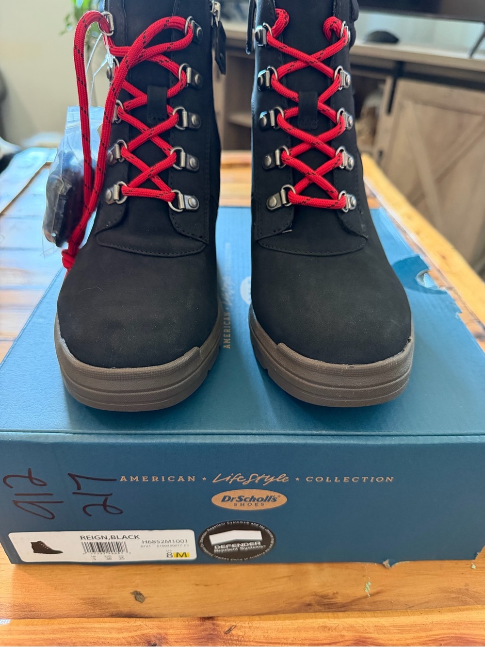 Dr. Scholl’s Reign Black wedge Hiking Boots Women’s Size 8 NEW w/ Box Extra Lace
